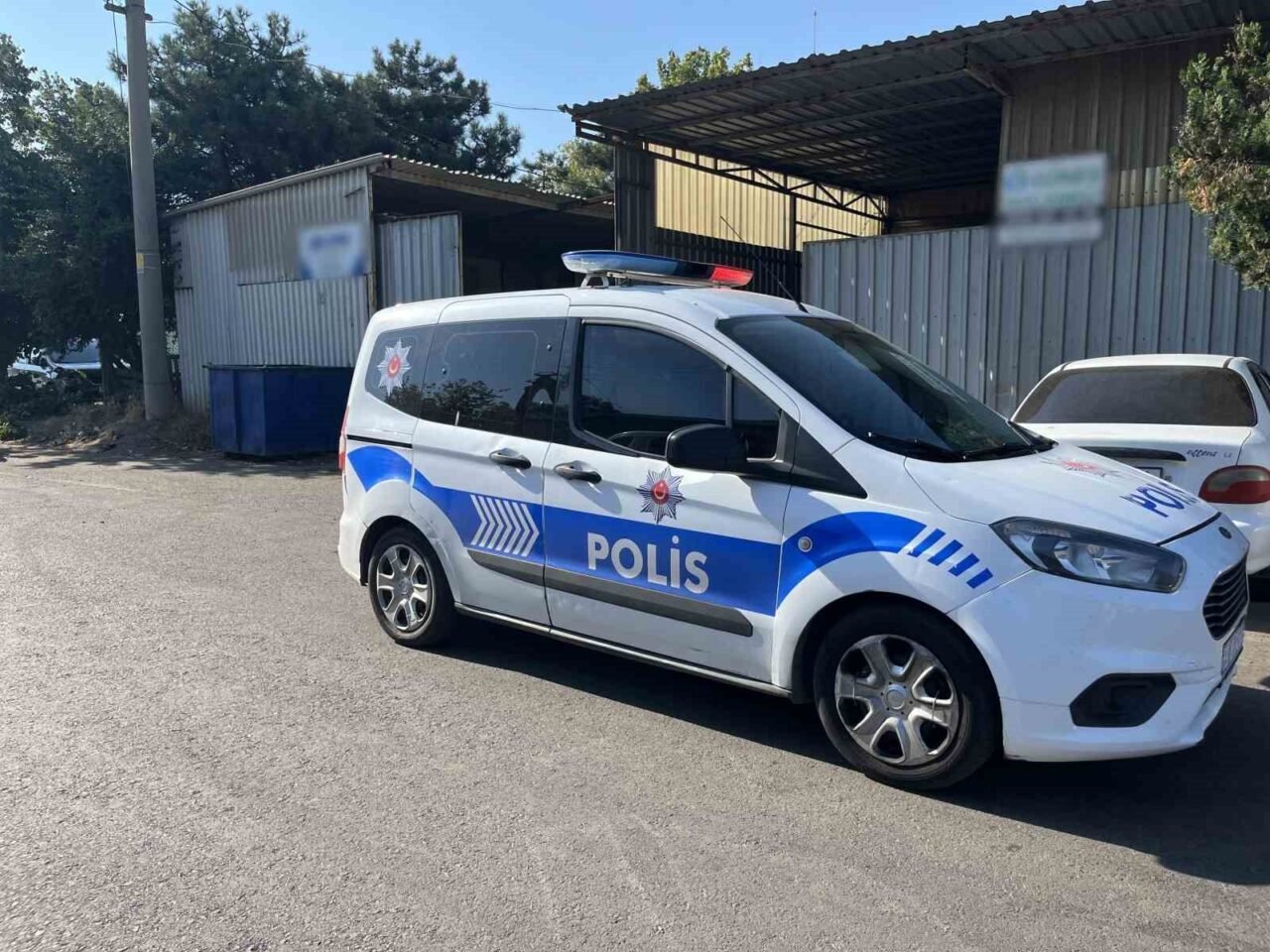 Tekirdağ Çorlu'da H.K.O. (27), klima tamiri için çıktığı çatıdan dengesini