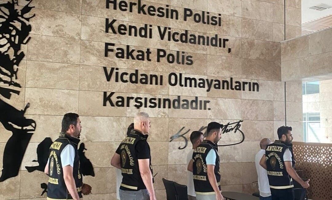 Antalya'da, yurt dışında yaşayan bir kişinin taşınmazını sahte belgelerle satmaya