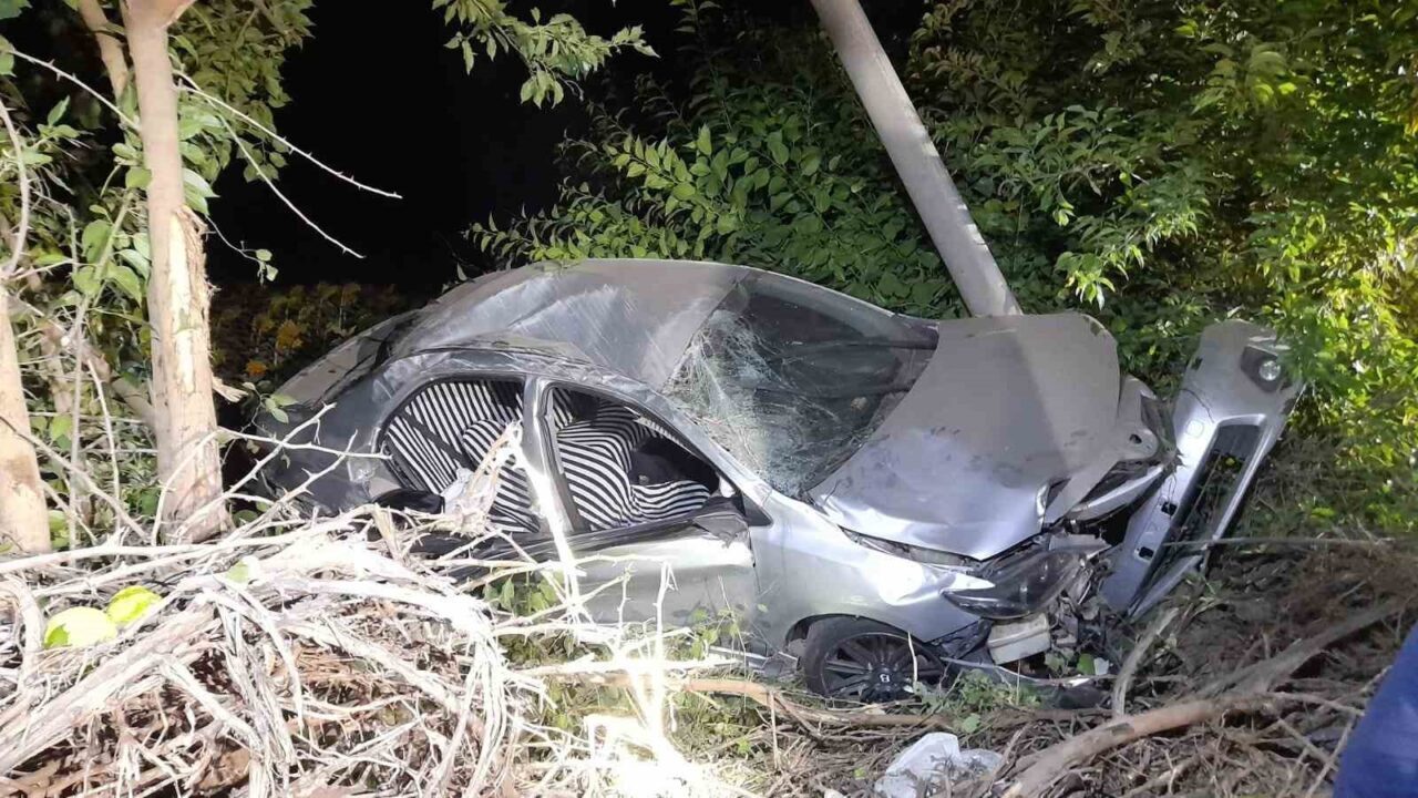 Tokat’ın Erbaa ilçesinde F.T. (24) yönetimindeki otomobil, direksiyon hakimiyetinin kaybolması