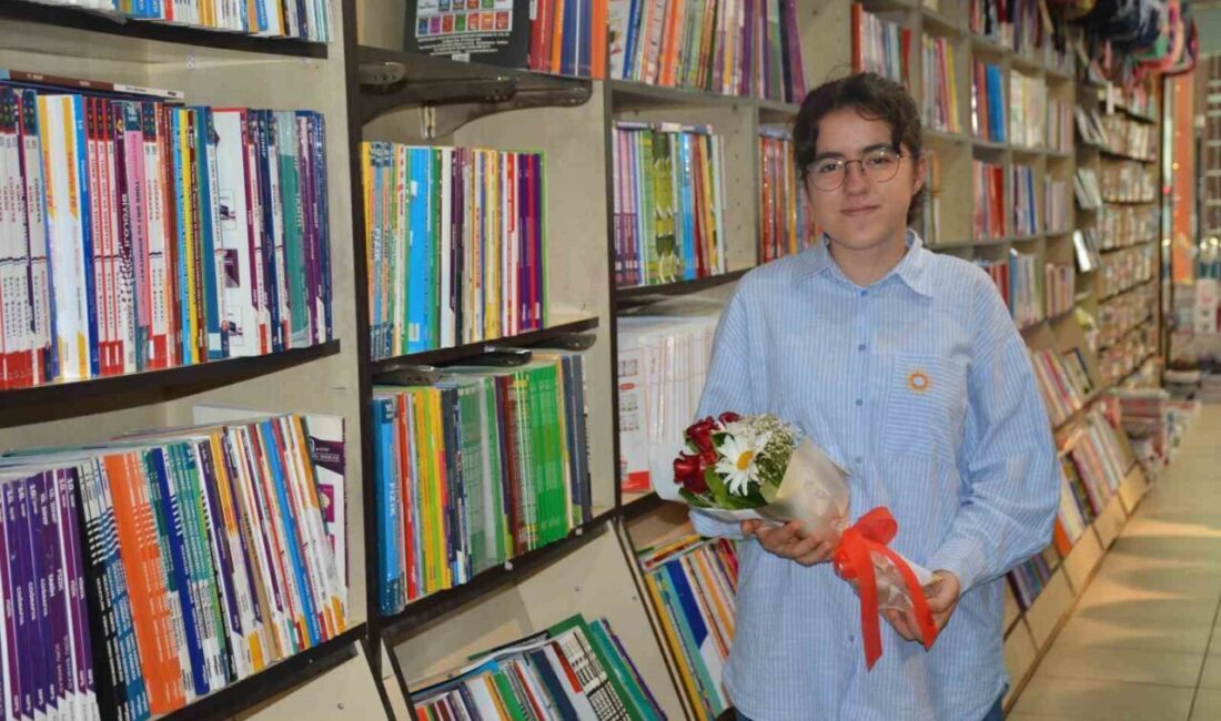 Tatvan'daki Sultan Alparslan İmam Hatip Ortaokulu öğrencisi Zeynep Sude Soylu,