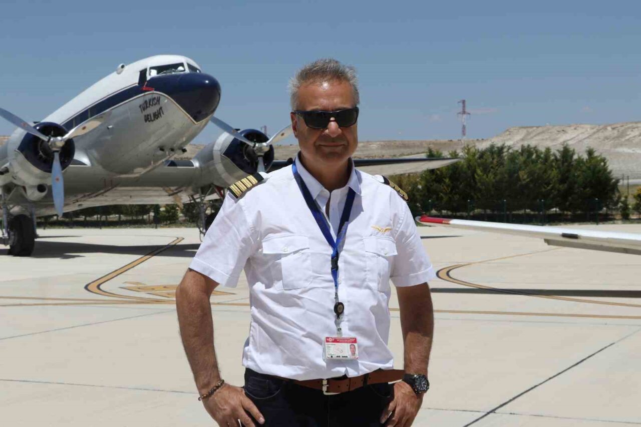 Eskişehir'in Sivrihisar ilçesinden dünya turuna çıkan mühendis pilot Mehmet Demirci'nin