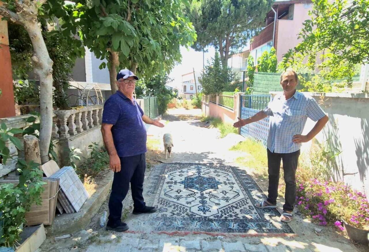 Tekirdağ’ın Marmaraereğlisi ilçesinde Dereağzı Mahallesi sakinleri, yıllardır devam eden yol