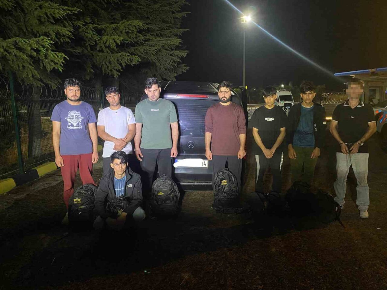 Tekirdağ'ın Ergene ilçesinde jandarma, düzenlediği operasyonda 7 düzensiz göçmen ve