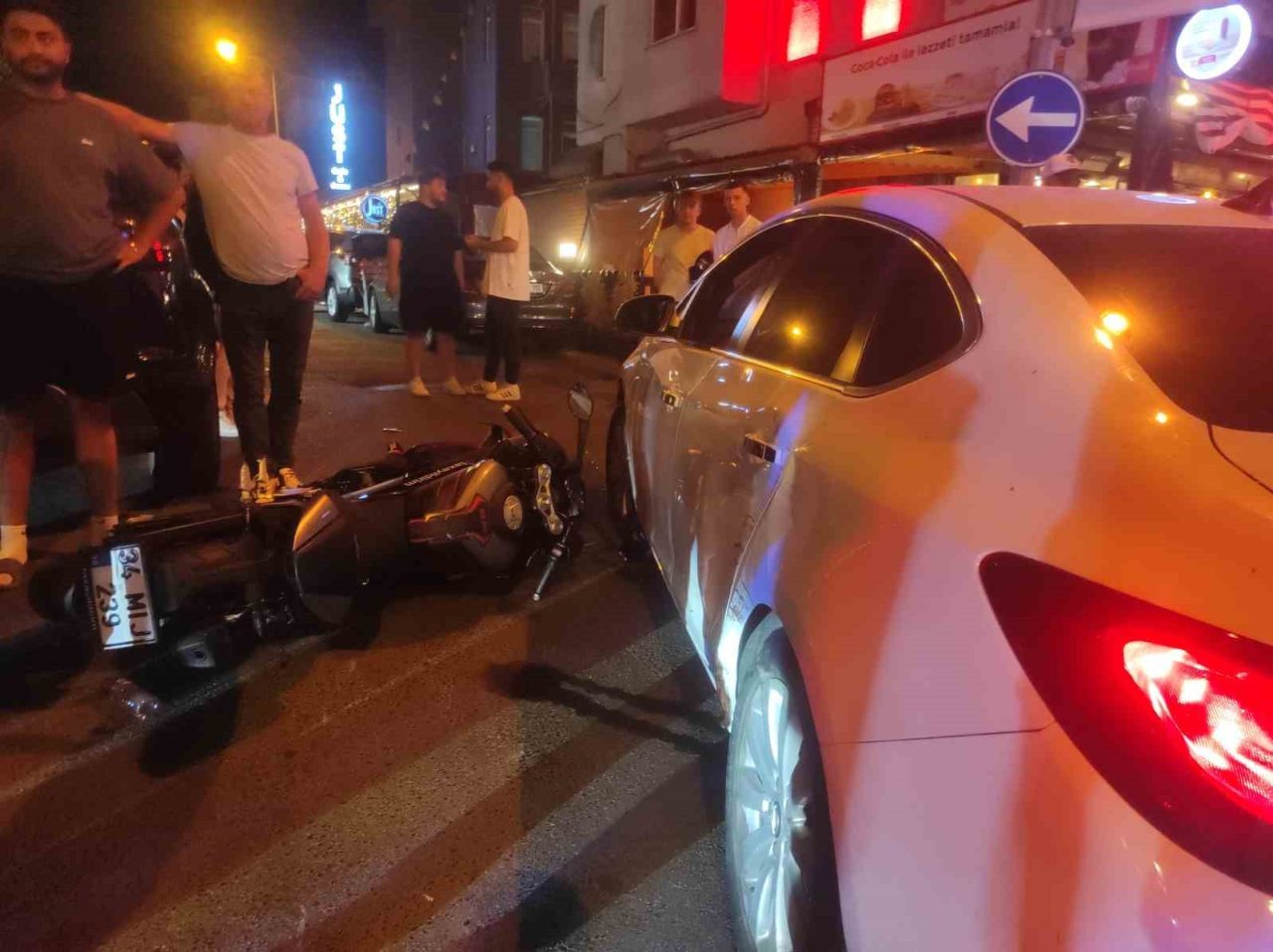 Tekirdağ'ın Süleymanpaşa ilçesinde motosiklet ile otomobilin çarpışması sonucu bir kişi