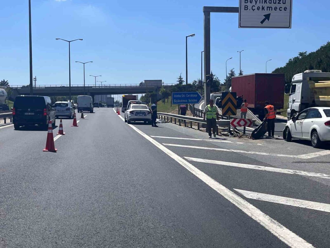 TEM Otoyolu'ndaki kazada motosiklet sürücüsü İlhan Göktaş hayatını kaybetti. Olay,