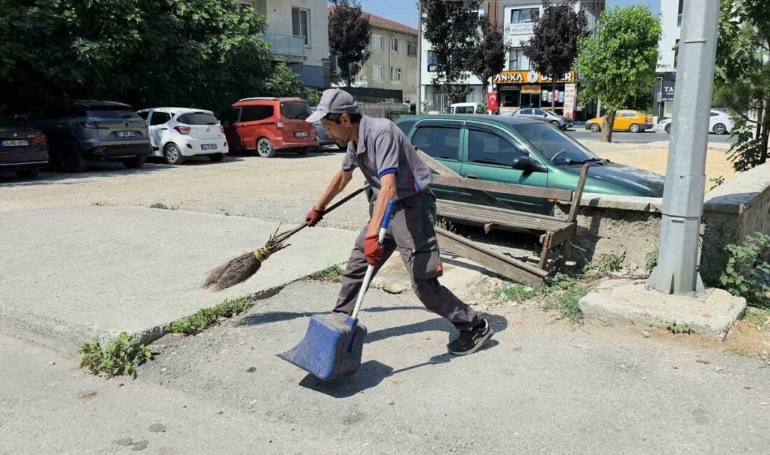 Düzce Belediyesi Temizlik İşleri Müdürlüğü'nde çalışan Ahmet Otlu (57), temizlik