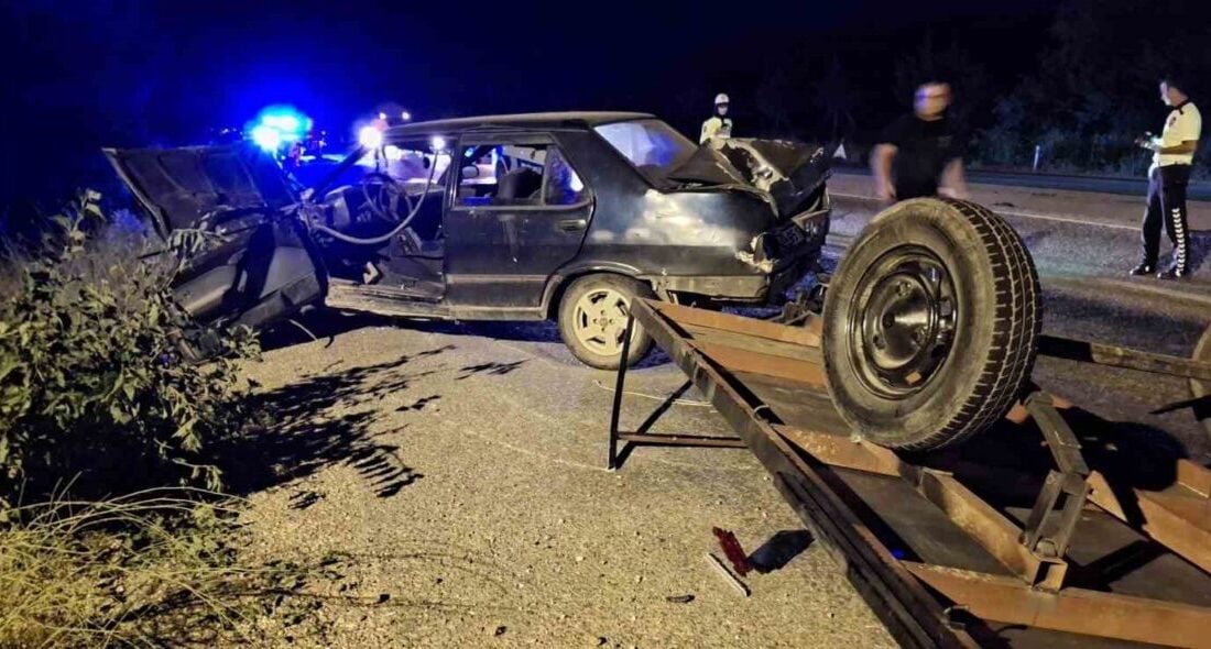 Denizli'nin Kale ilçesinde, D.A. (22) yönetimindeki Volkswagen lüks araç, A.T.