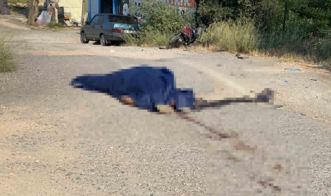 Eskişehir'de, motosiklet sürücüsü Mustafa T. (41), M.T. (62) yönetimindeki Tofaş