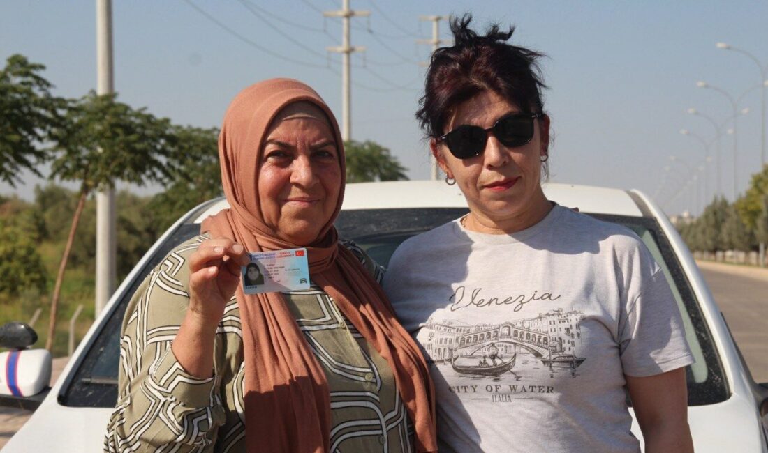 Şanlıurfa'nın Ceylanpınar ilçesinde yaşayan 65 yaşındaki Suphiye Demirel, torununu ehliyet