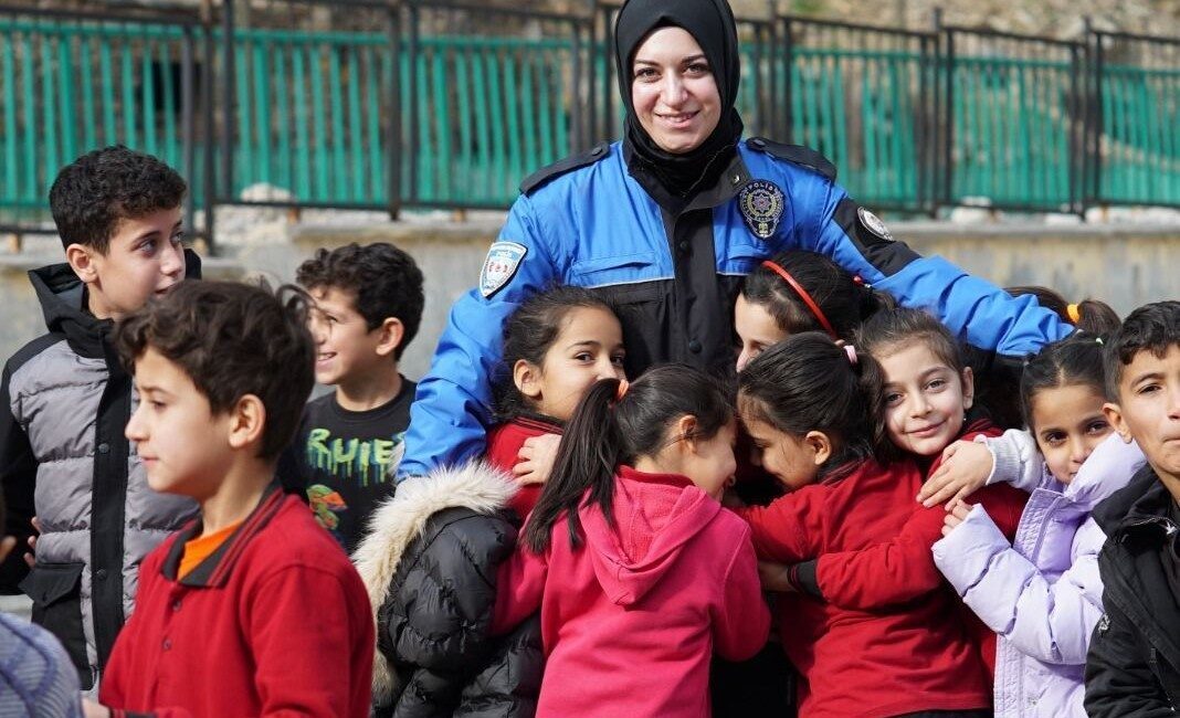Hakkari'de toplum destekli polislik yapan Aleyna Taşkın, 4,5 yıl süren