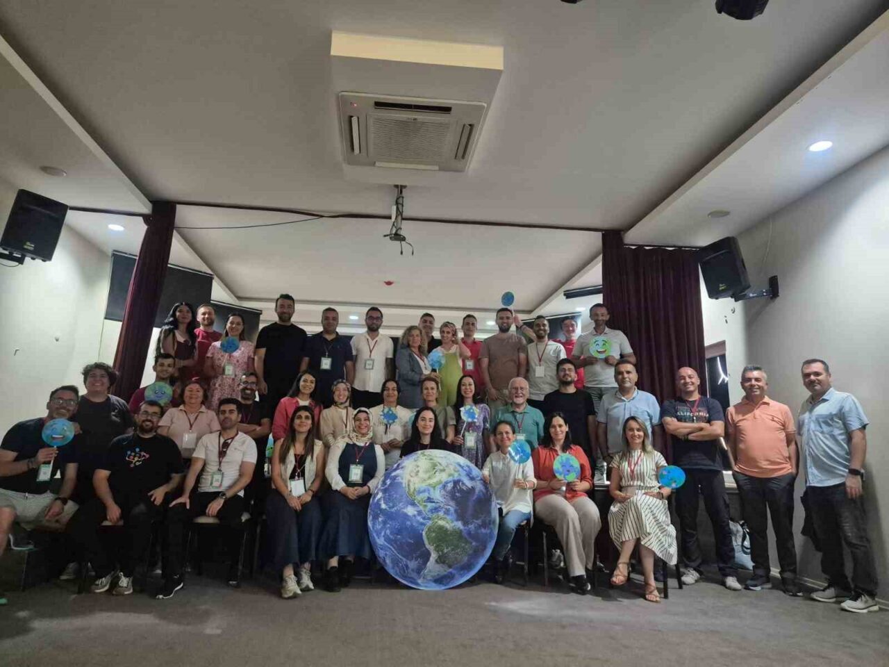 Manisa'nın Alaşehir ilçesinde Fen Bilimleri Öğretmeni Gülhanım Yağmur'un yürütücülüğündeki TÜBİTAK