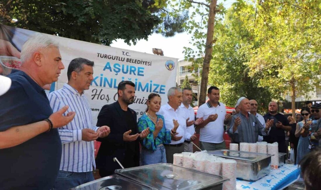 Turgutlu Belediyesi, bu yıl da geleneksel aşure hayrını düzenledi. Etkinliğe