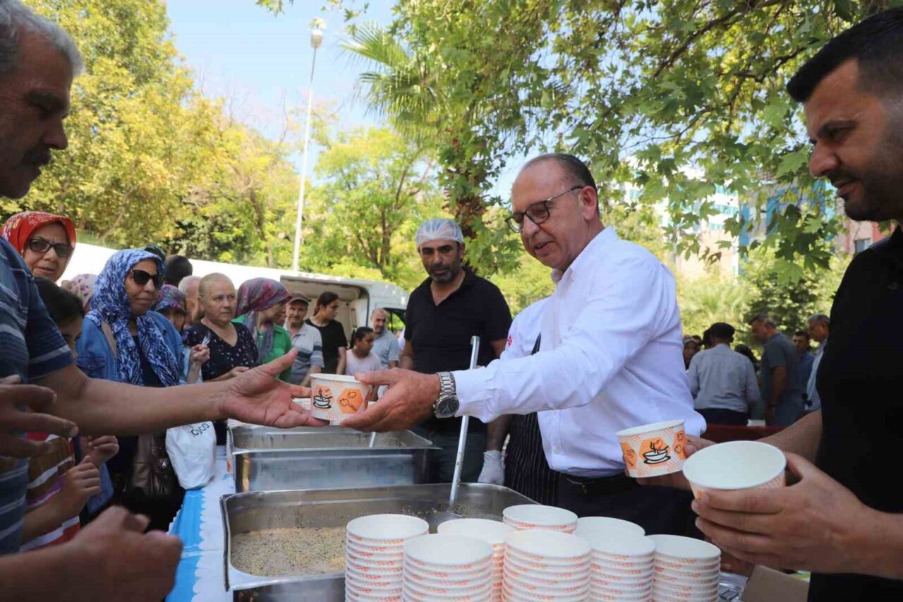 Manisa'nın Turgutlu ilçesinde geleneksel aşure hayrı, 9 Temmuz Çarşamba günü
