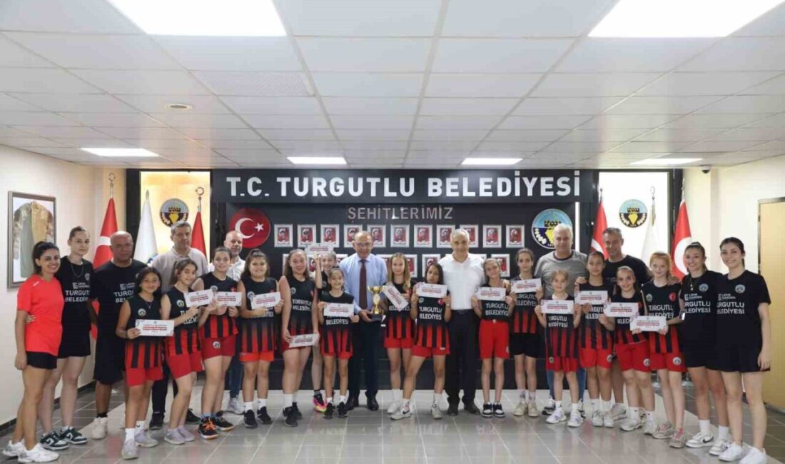 Turgutlu Belediyesi U11 Kız Basketbol Takımı, Manisa İl Şampiyonası'nda ikincilik