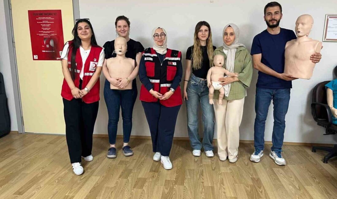Türk Kızılay Manisa İl Merkezi, düzenlediği ilk yardım eğitimleriyle hem