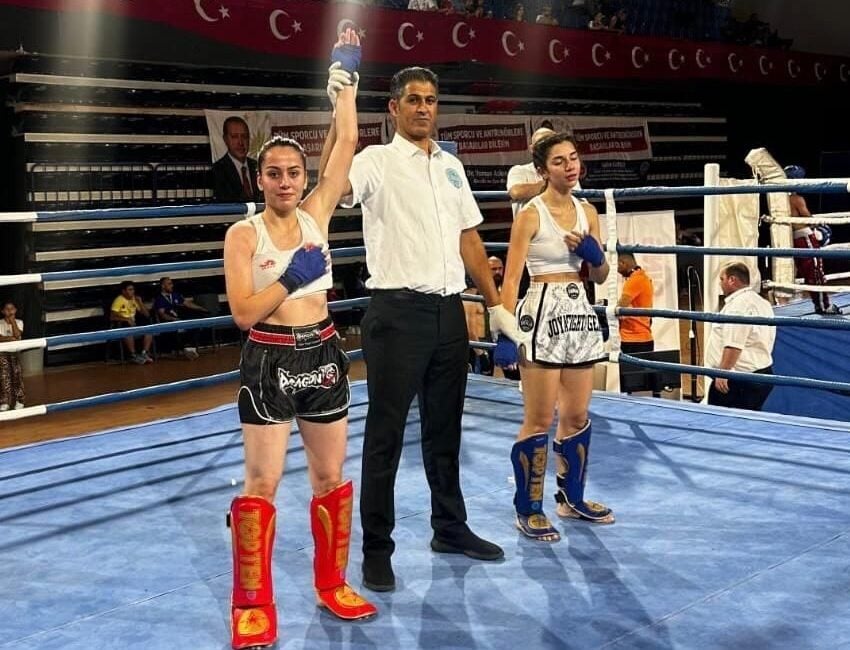 İzmir'deki Türkiye Kick Boks Şampiyonası'nda Elazığlı sporcular başarılı sonuçlar elde