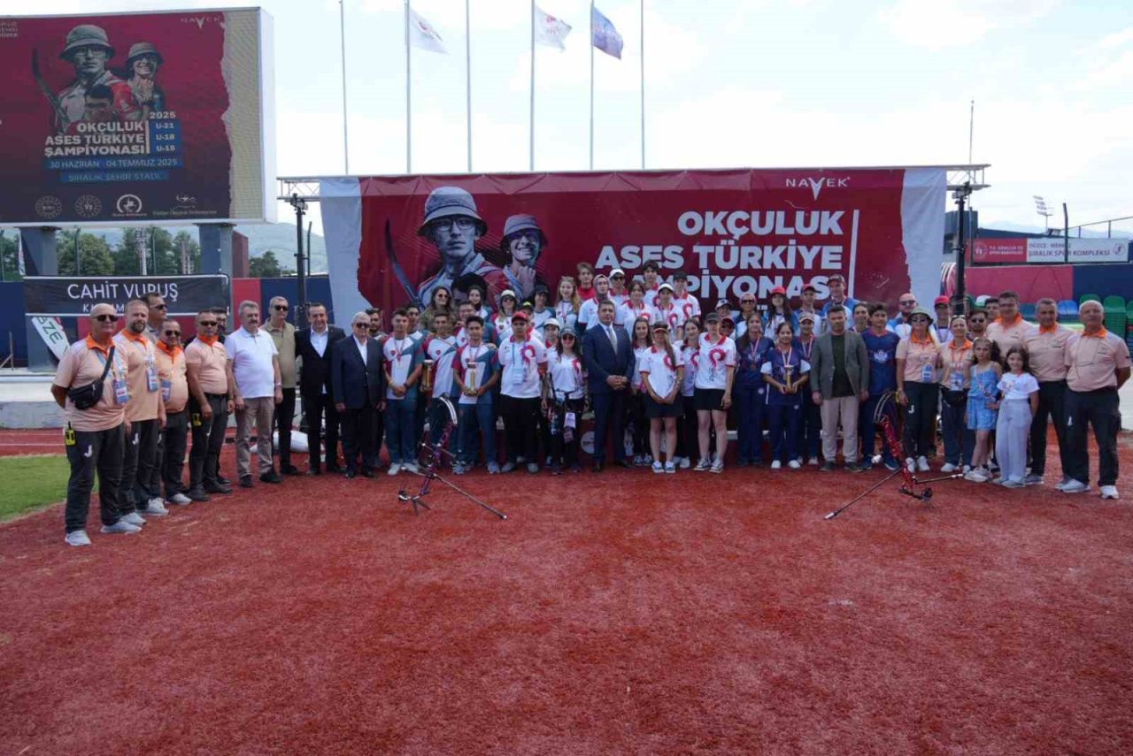 Düzce'de düzenlenen 2025 ASES Türkiye Okçuluk Şampiyonası ödül töreniyle sona