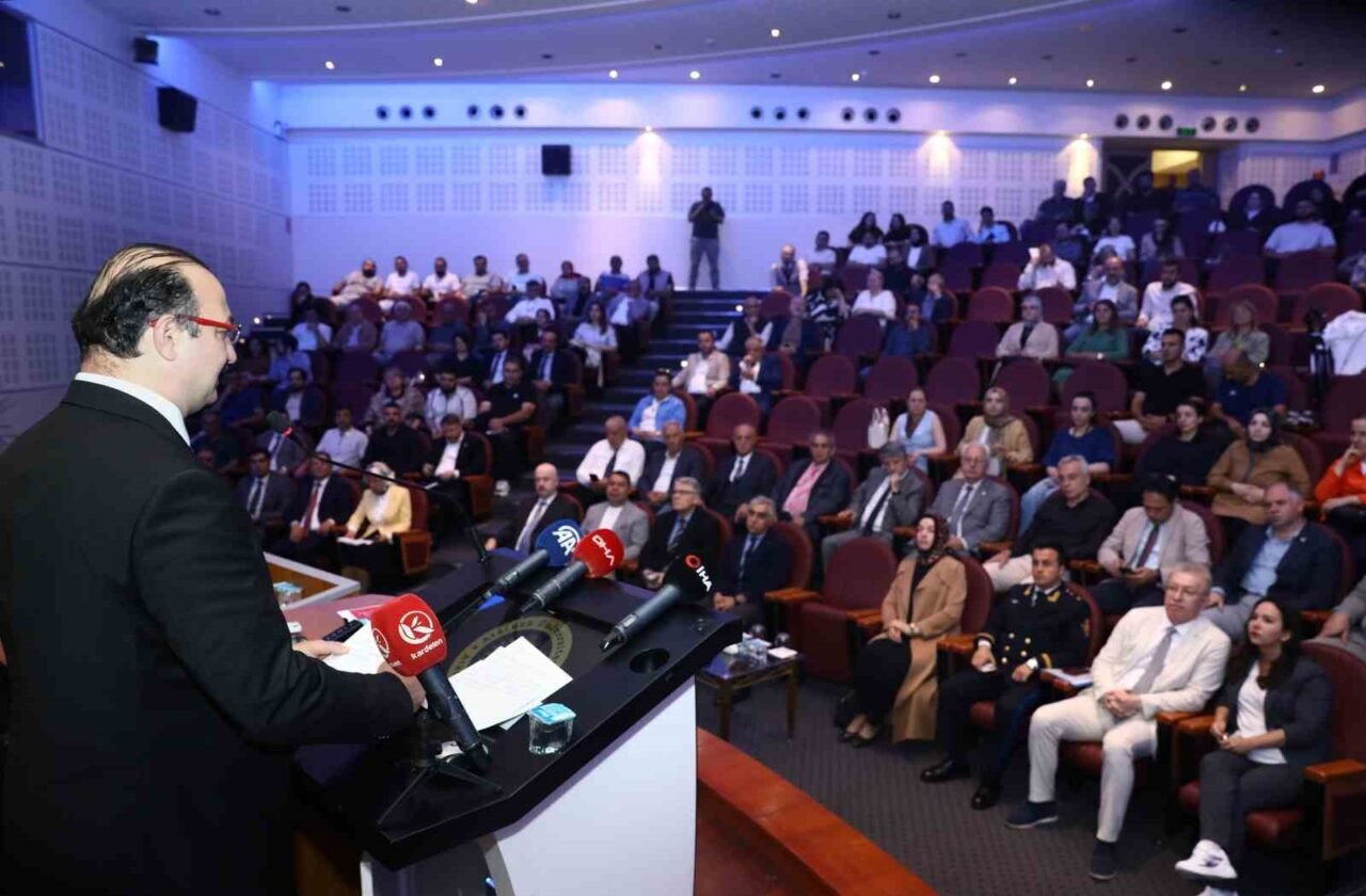Atatürk Üniversitesi, "Türkiye-Rusya İlişkileri Üzerine Uluslararası Akademik Panel" düzenledi. Rektör