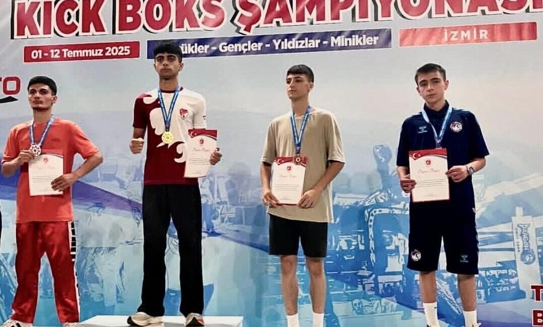 İzmir'de düzenlenen Türkiye Kick Boks Şampiyonası'nda Elazığlı sporcular, farklı sıkletlerde