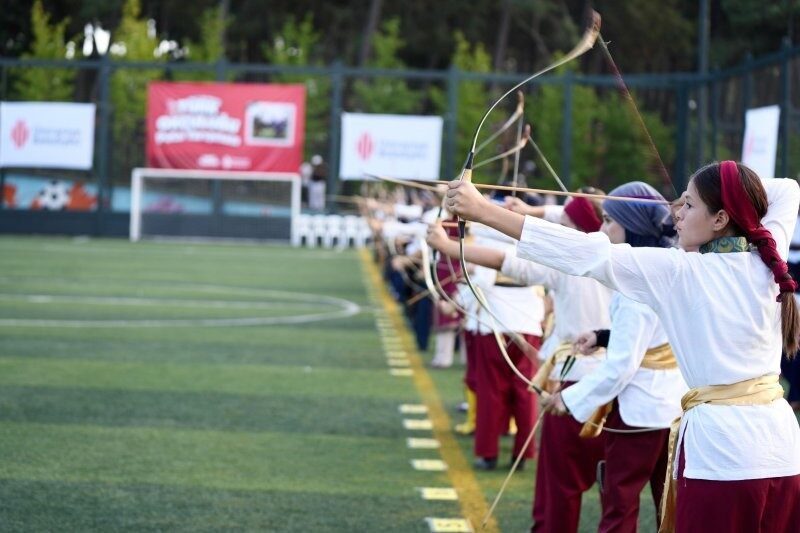 Ümraniye Belediyesi, ata sporu okçuluğunu yaşatmak için kadın, erkek ve