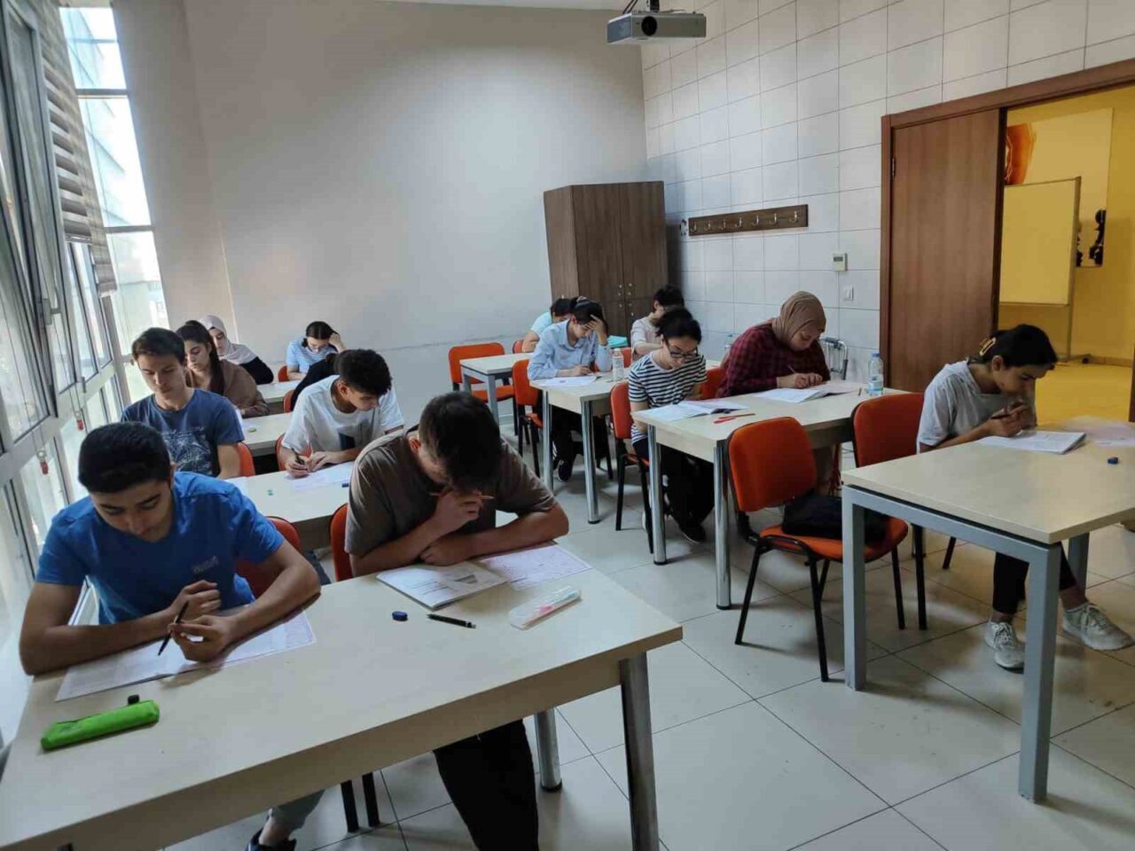 Darıca Belediyesi, üniversiteye hazırlanan öğrencilere yönelik ücretsiz TYT-AYT kursları düzenlemeye
