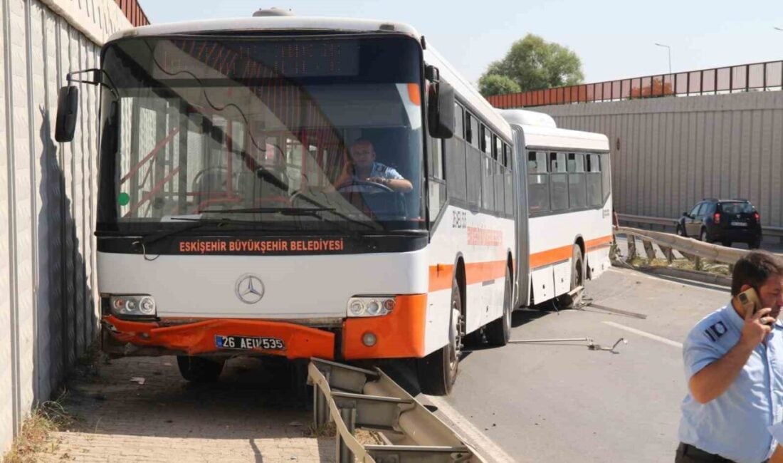 Eskişehir'de H.Y. idaresindeki 26 AEU 535 plakalı belediye otobüsü, sürücüsünün