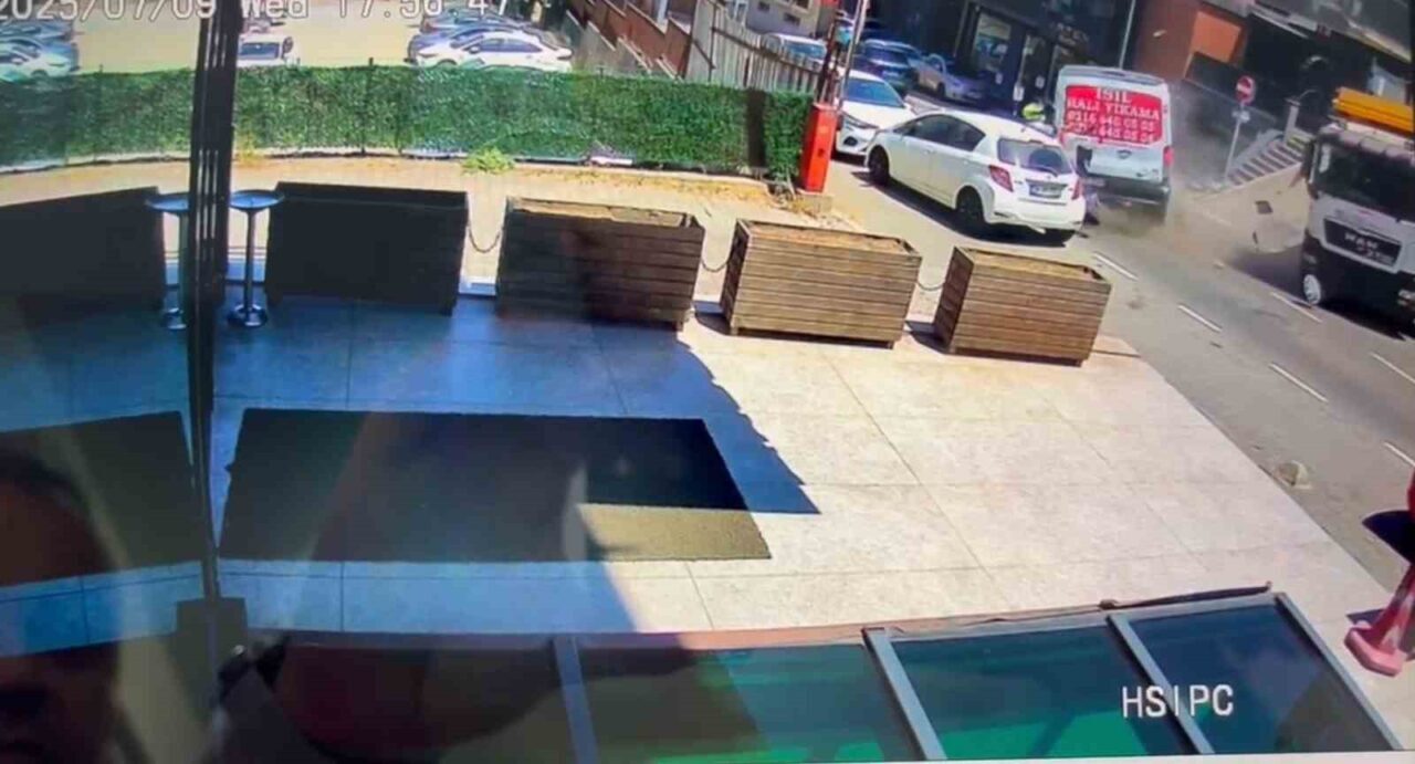 Üsküdar'ın Burhaniye Mahallesi'nde meydana gelen trafik kazasında, freni patlayan bir