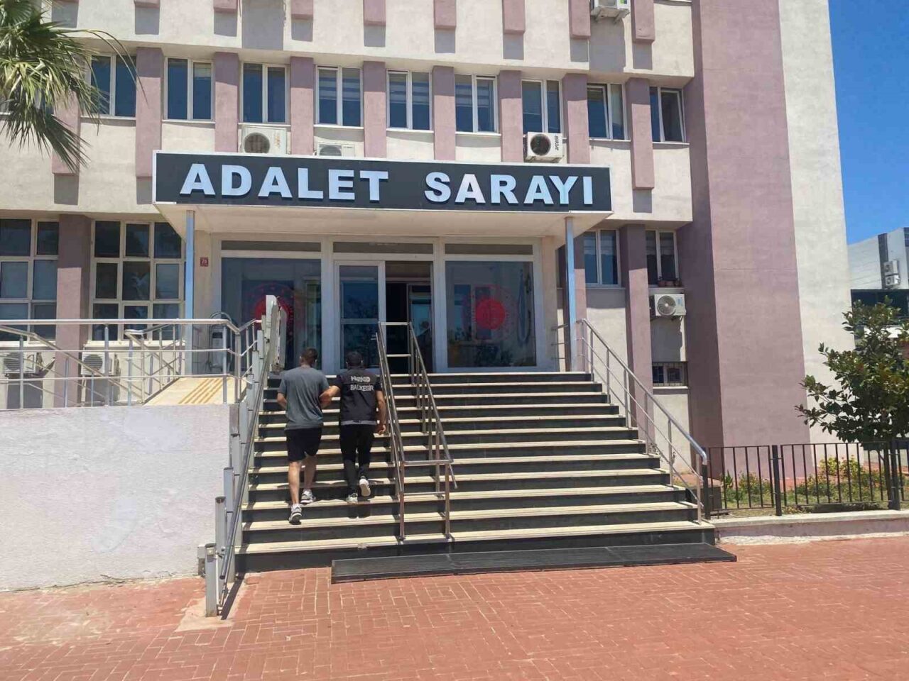 Balıkesir'in Ayvalık ilçesinde Narkotik Suçlarla Mücadele ekipleri, bir yıl önce