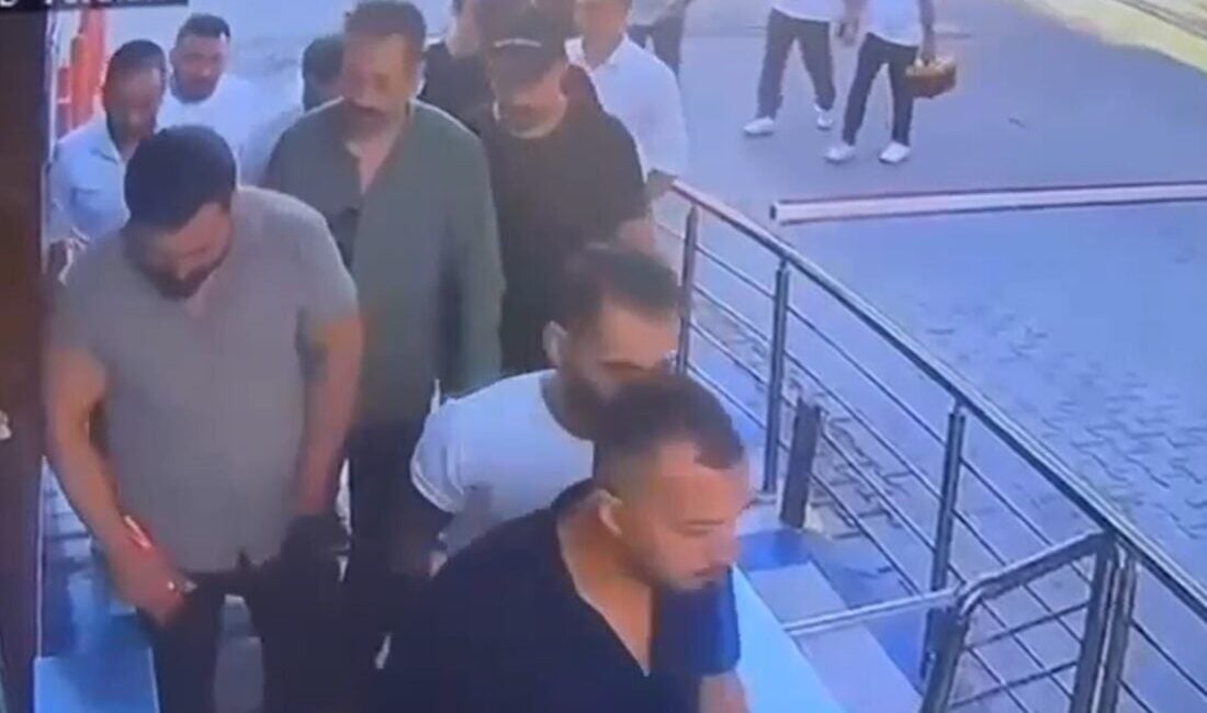 İstanbul Esenyurt'ta bir sitede, resmi seçimlere bir ay kala usulsüz