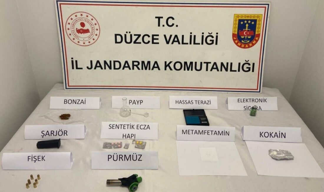 Düzce'de Jandarma, Mergiç Mahallesi'nde M.K. (43) adlı şahsın evinde yaptığı