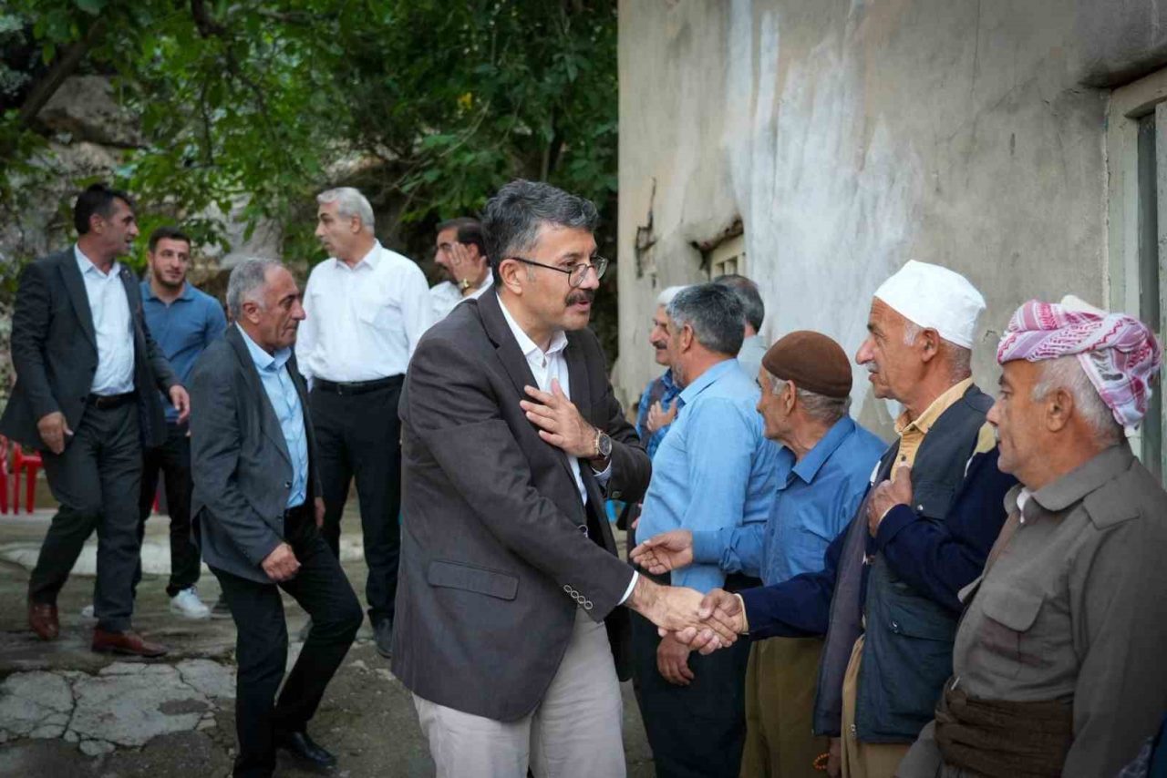 Hakkari Valisi Ali Çelik, Şemdinli ilçesindeki Beyyurdu-Boğazköy yol genişletme çalışmalarını