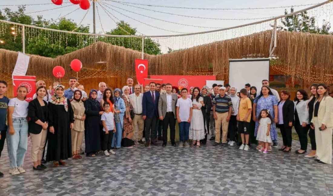 Vali Faik Oktay Sözer, koruyucu ailelerle bir buluşmada bir araya