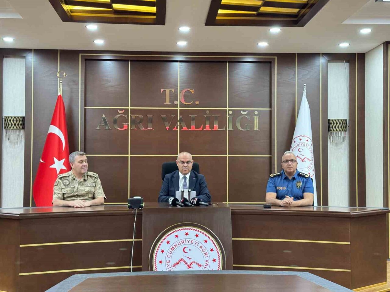 Ağrı Valisi Mustafa Koç başkanlığında düzenlenen güvenlik toplantısında, terörle mücadele