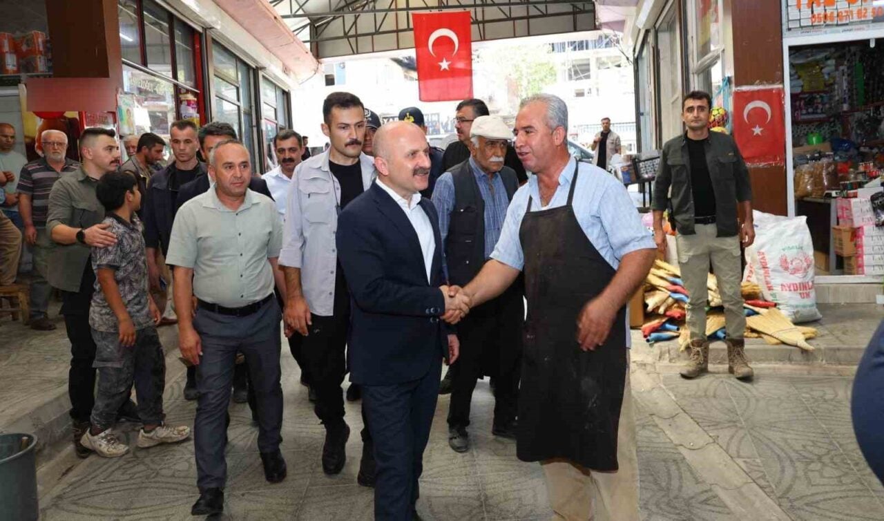 Adıyaman Valisi Osman Varol, Besni ilçesindeki esnafla buluşarak, onların sorunlarını