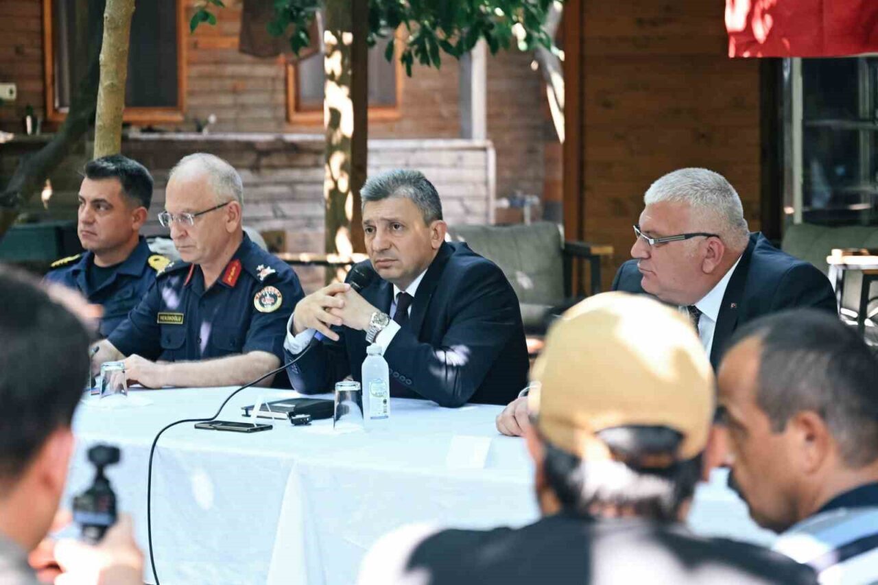 Antalya'nın Olimpos bölgesinde turizm güvenliğini artırmak amacıyla gerçekleştirilen toplantıda, Vali