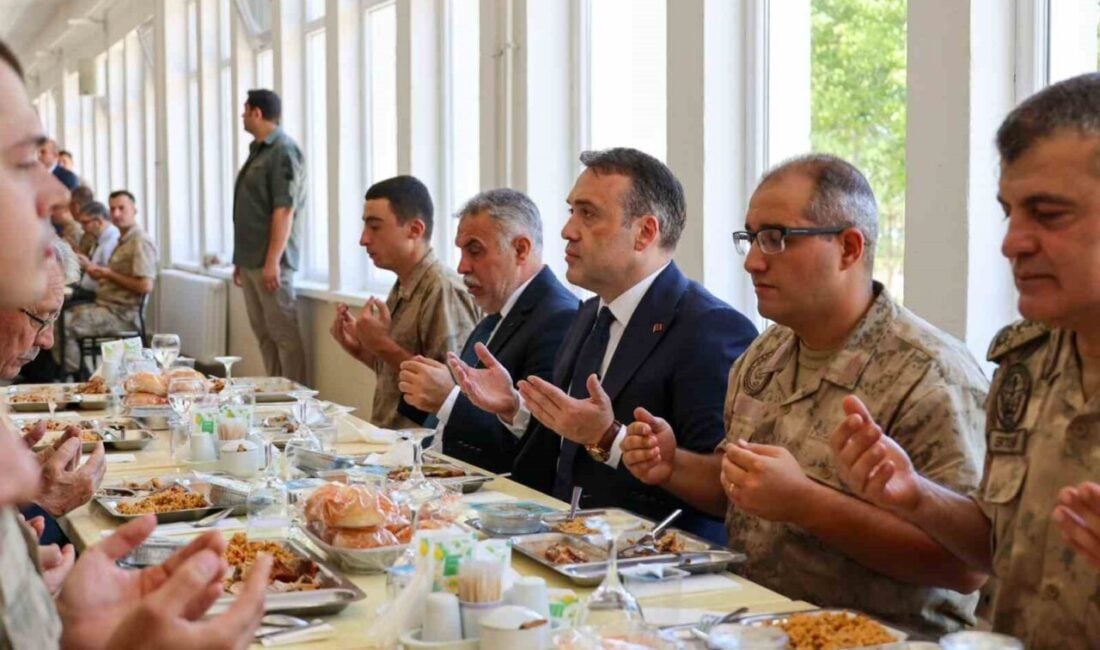 Bilecik Valisi Faik Oktay Sözer, Jandarma Eğitim Komutanı Tümgeneral Uğur