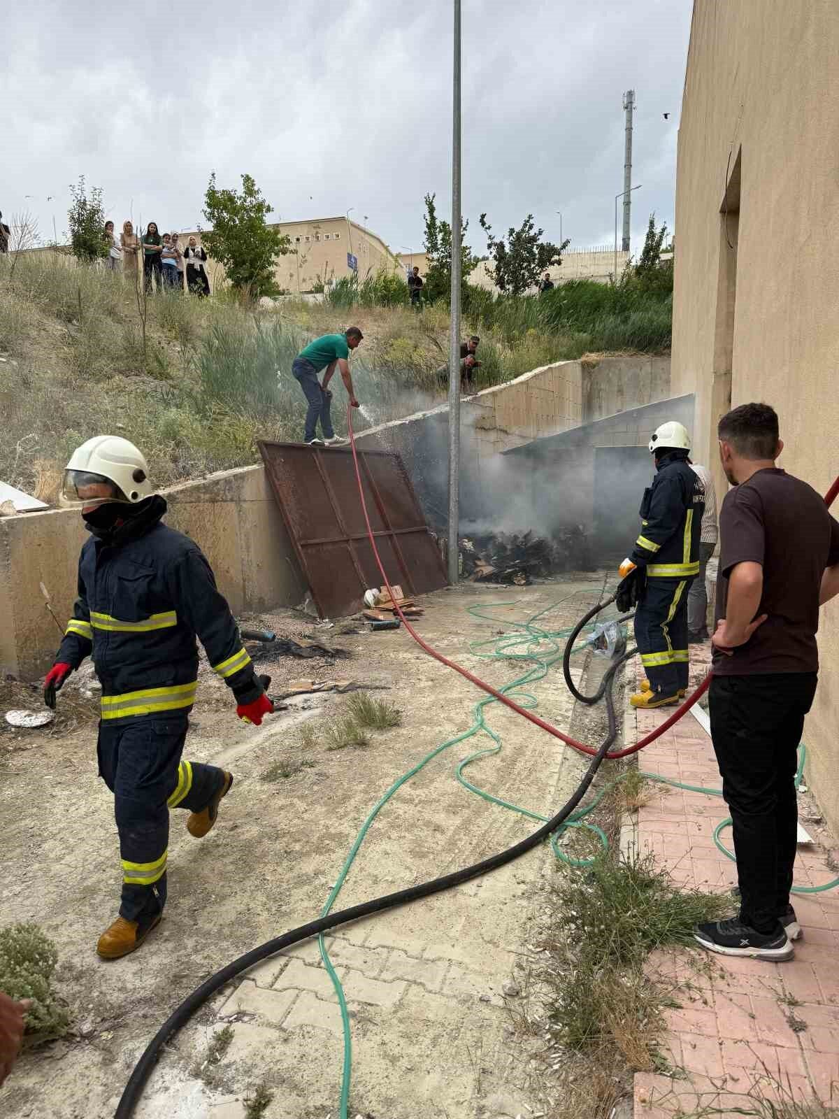 Van Tekstilkent'te bir iş yerinin jeneratör bölümünde çıkan yangın, itfaiye