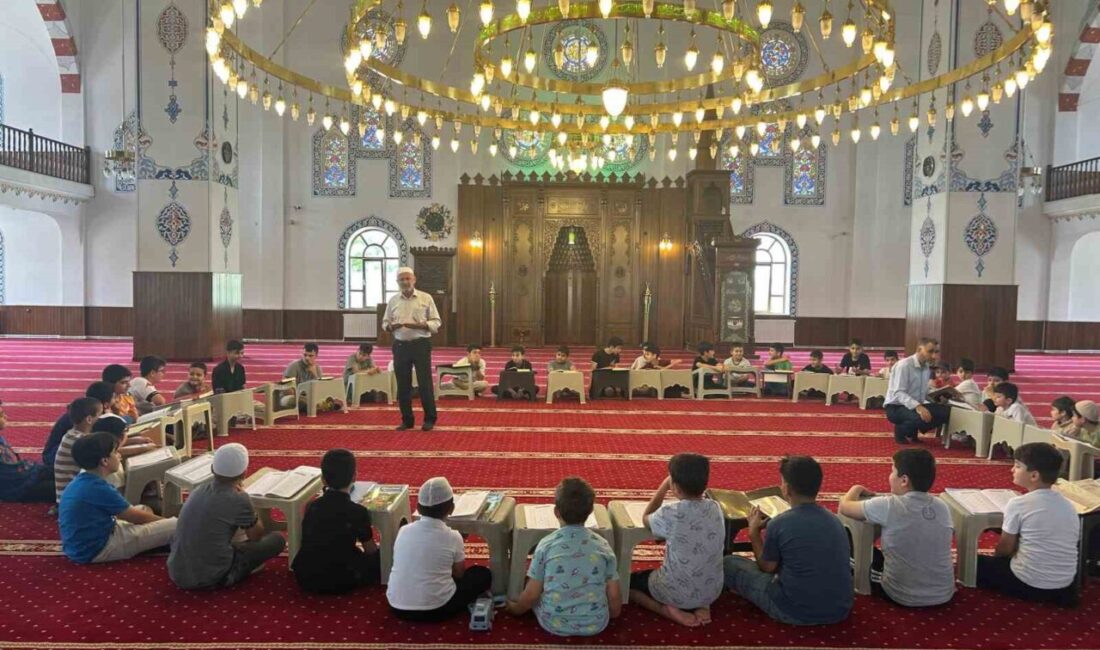 Van'da Diyanet İşleri Başkanlığı'nın düzenlediği yaz Kur'an kursları, okulların tatil