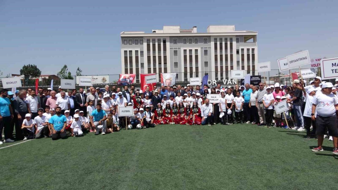 Van'da çocuk ve gençlere yönelik yaz spor okullarının açılışı, İpekyolu