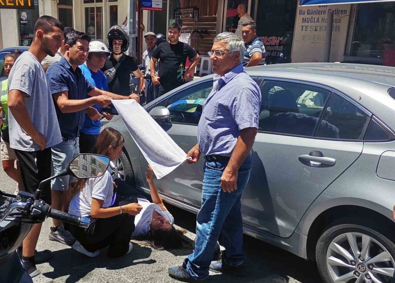 Muğla'nın Menteşe ilçesinde bir motosiklet kazasında yaralanan sürücü, çevredeki vatandaşlar