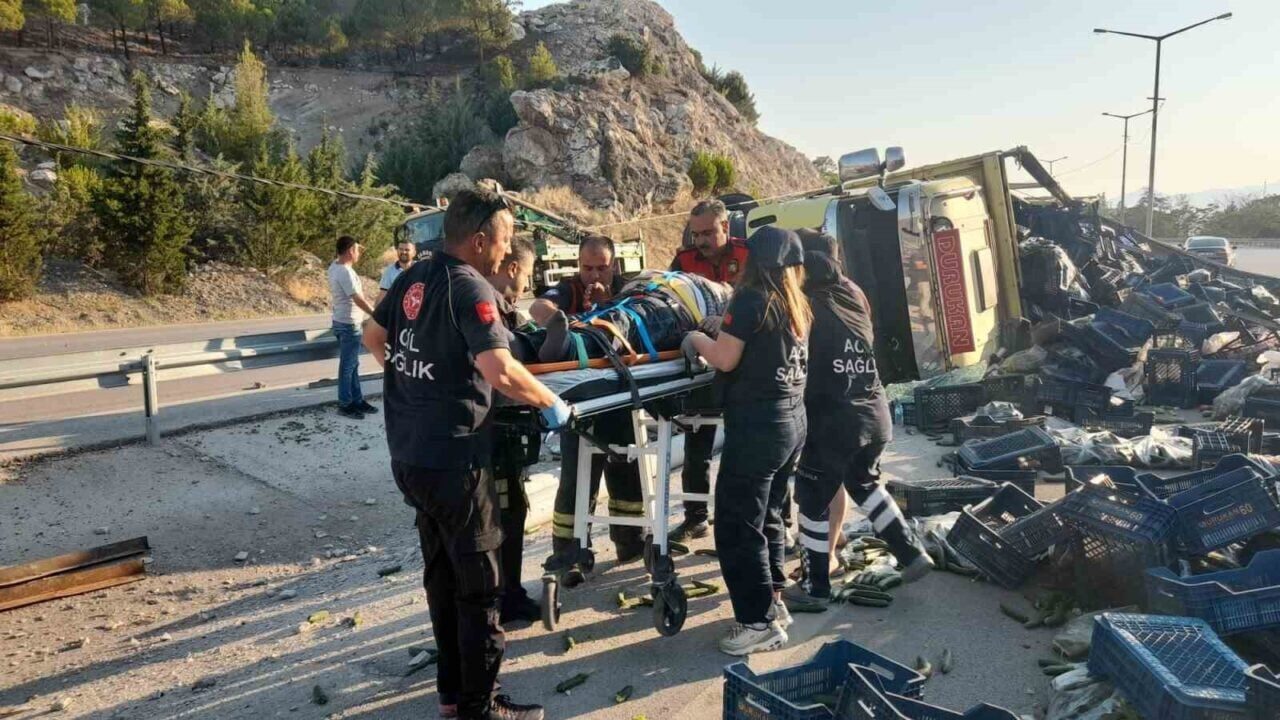 Burdur-Fethiye karayolunda virajı alamayan Hakan B. yönetimindeki sebze yüklü kamyonun