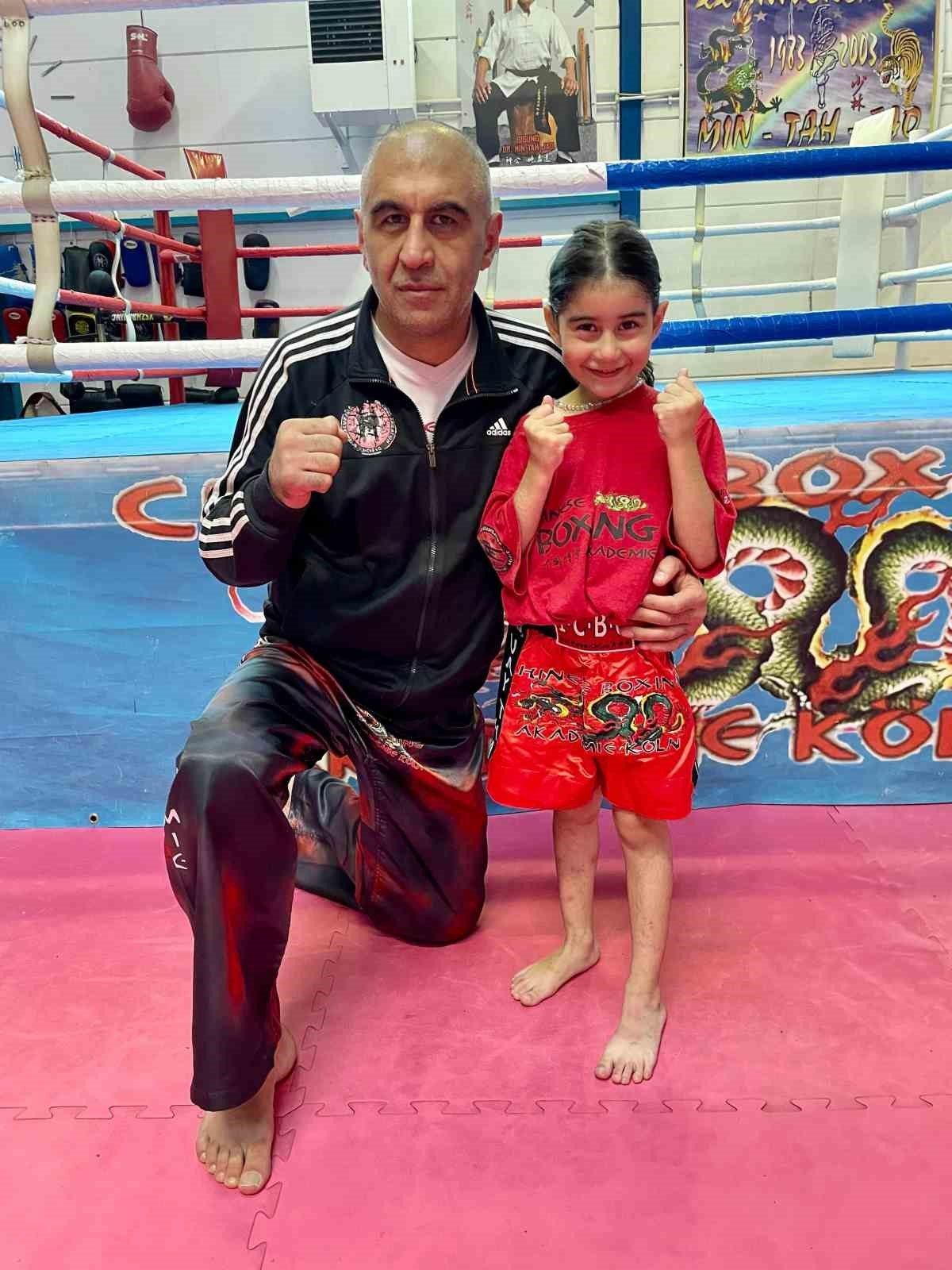 Sifu Nihat Atamtürk, Dünya Yakın Savunma Federasyonu tarafından üstün başarı