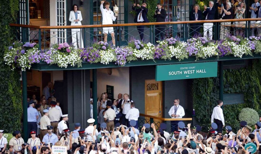 İtalyan tenisçi Jannik Sinner, Londra'daki Wimbledon'da tek erkekler finalinde iki