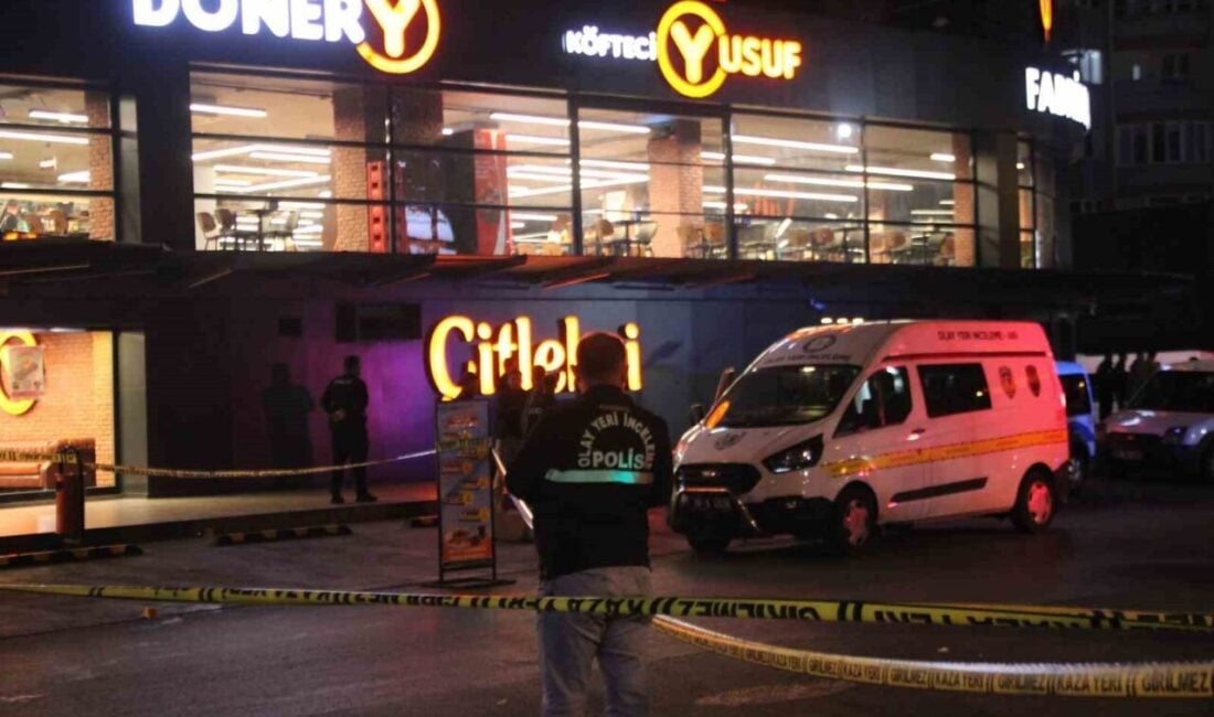 Kayseri'nin Kocasinan ilçesindeki bir restoranda, 'yan bakma' nedeniyle çıkan kavgada