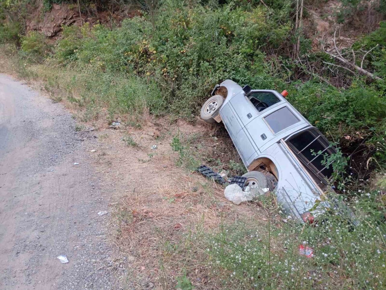 Antalya'nın Gazipaşa ilçesinde orman yangınına müdahale eden Orman İşletme Müdürlüğü'ne