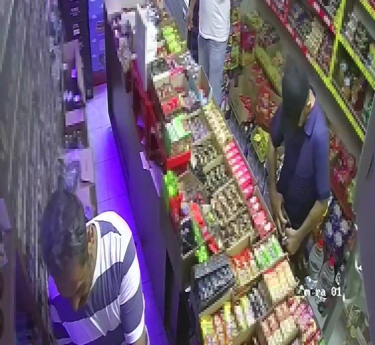 Adana'nın Seyhan ilçesinde yankesicilik yapan Şükrü A., iki kişinin cep