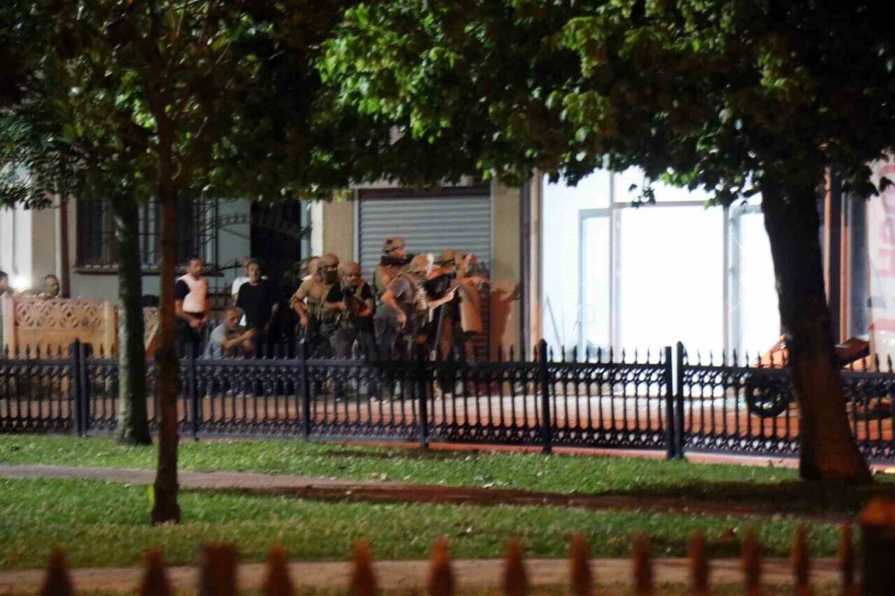 Sakarya'nın Adapazarı ilçesinde Engin Ö. (53), polise ateş açarak direndiği