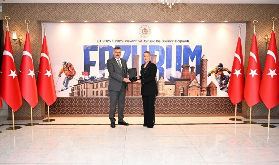 Erzurum'da HSK kararnameleriyle yeni görevlere atanan yargı mensupları, Vali Mustafa