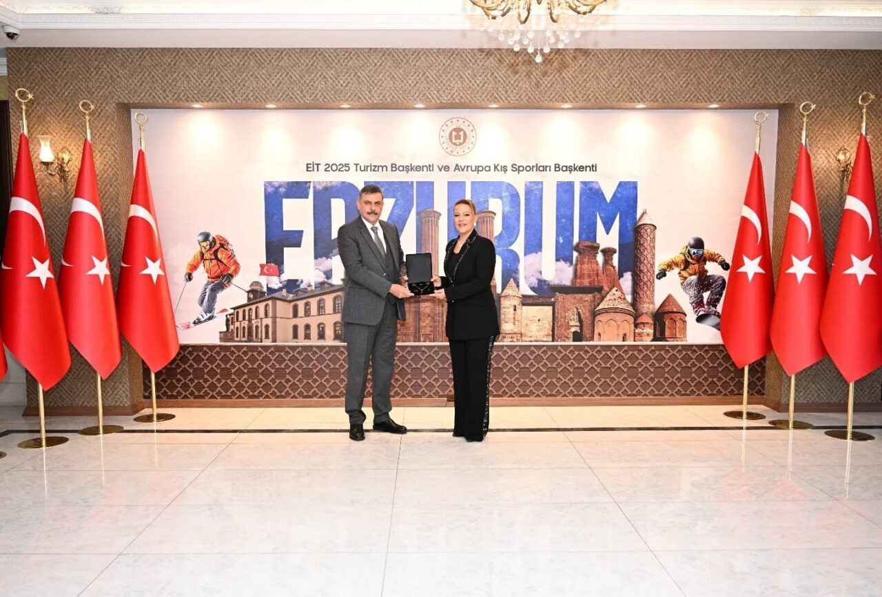 Erzurum'da HSK kararnameleriyle yeni görevlere atanan yargı mensupları, Vali Mustafa