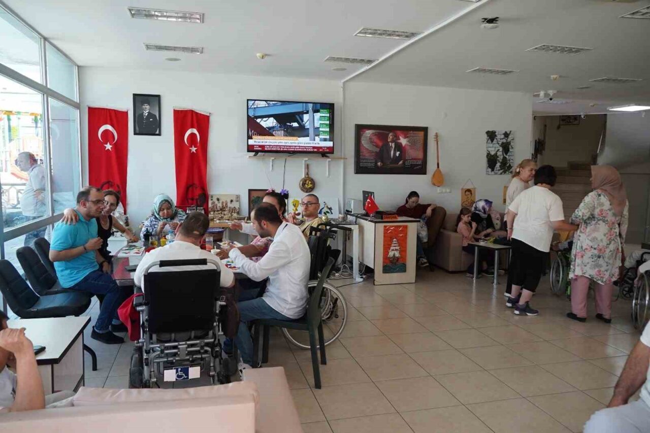 Atakum Belediyesi'nin özel gereksinimli bireylere yönelik sunduğu Yaşam Park, sanat